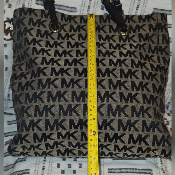 Michael Kors Large Tote - Picture 3 of 4